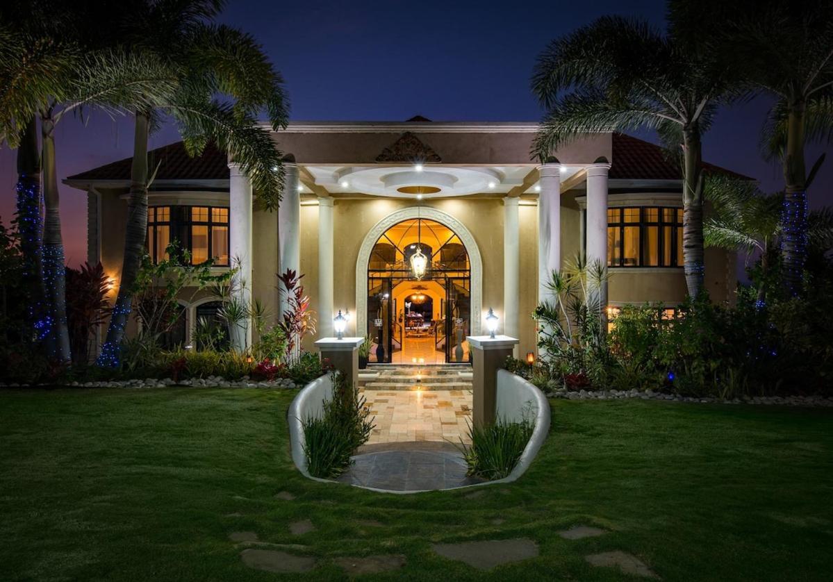 Villa Mimosa Jamaica Exclusive Luxury Stay- Resort Vibe Discovery Bay Bagian luar foto